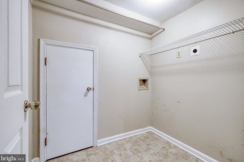 7218 Gentian Ct, Springfield VA  22152-3847 exterior