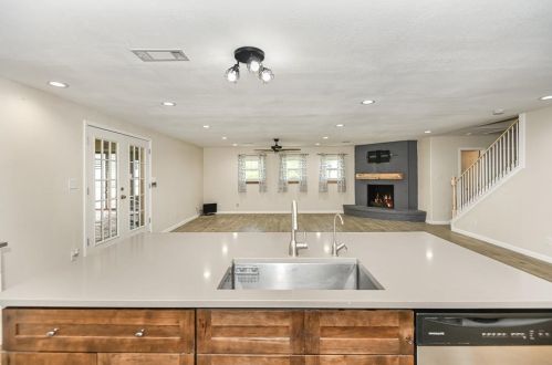 1600 Southern Oaks Dr, Conroe TX  77301-4814 exterior