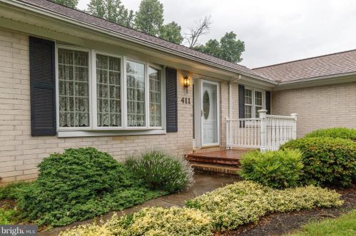 411 Merrie Ln, Fallston, MD 21047-2608