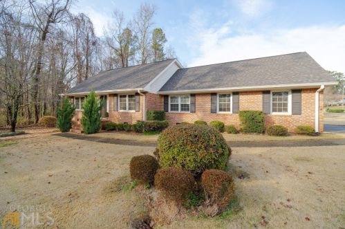 10 Honeysuckle Ln, Carrollton, GA 30116-7038