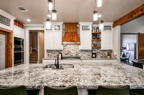 2019 Grn Wing, Granbury TX 76049-5560 exterior