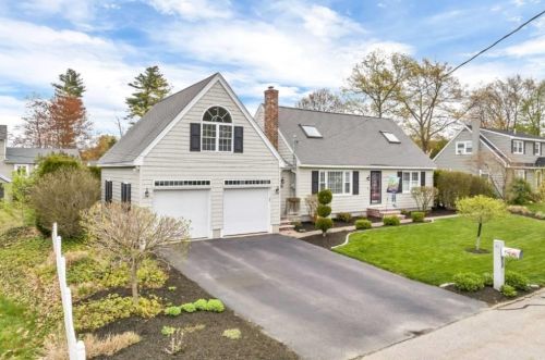 10 Woodcrest Dr, Nashua, NH 03062-1338