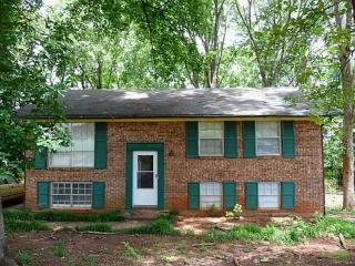 3177 Chisholm Trl, Marietta, GA 30060-6109
