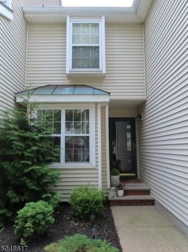 17 Shackamaxon Ter, Annandale, NJ 08801-3211