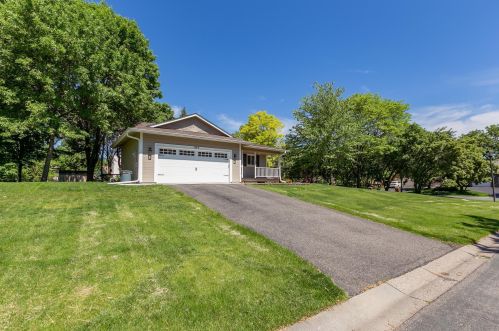 957 Greensboro Ln, Saint Paul, MN 55123-2247