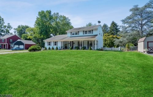 9 Sweeney Ct, Green Brook, NJ 08812-2613