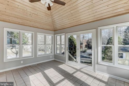 6125 Wooded Run Dr, Columbia MD 21044-3800 exterior