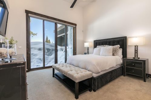 9218 Heartwood Dr, Truckee CA  96161-5196 exterior