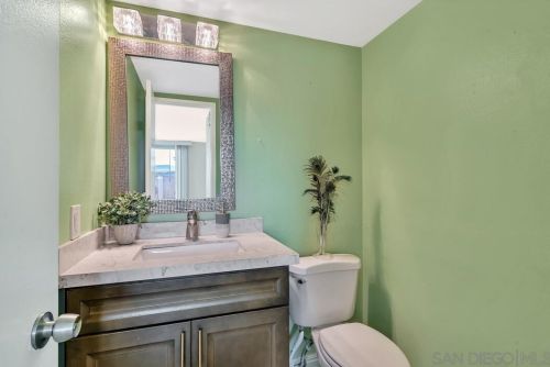 1211 Mariposa Ct, Vista CA  92084-3445 exterior