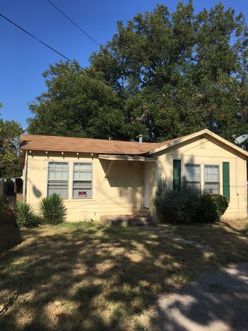 203 Gandy St, Lipan, TX 76462-2411