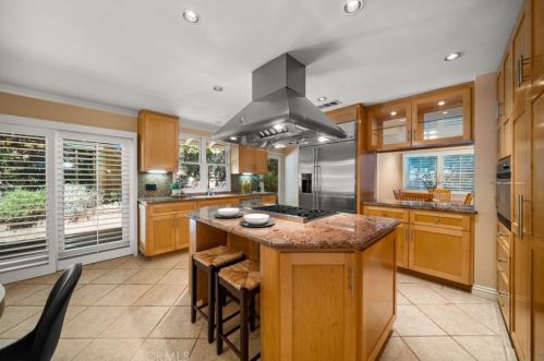 2921 Graceland Way, Glendale CA 91206-1332 exterior