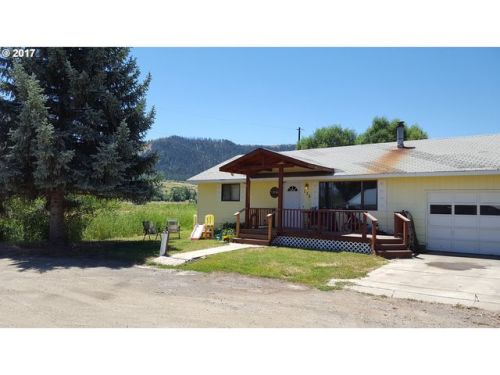 135 Valley St, Halfway, OR 97834-2512