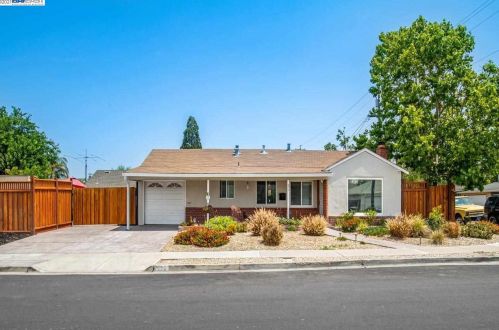 656 Jensen St, Livermore, CA 94550-3627