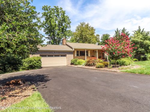 12 Theresa Dr, Holmdel Village, NJ 07733-1408