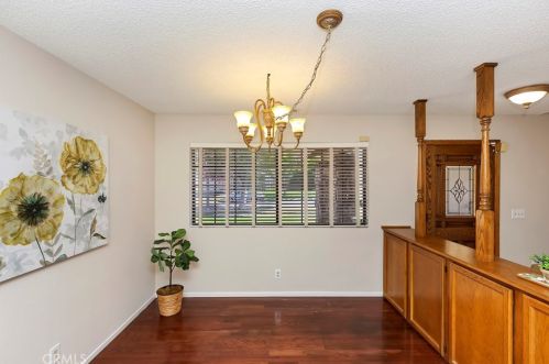 2662 Sovereign Way, Riverside CA  92506-5120 exterior