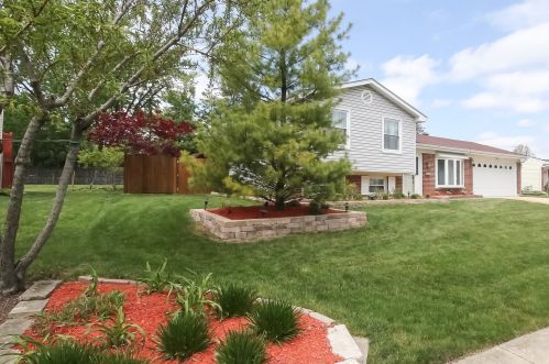 216 Judy Ln, Streamwood, IL 60107-1149