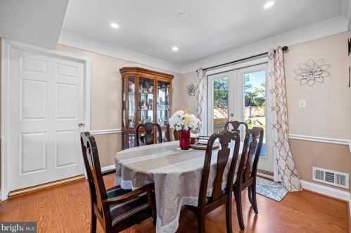 7319 Beverly Park, Springfield VA  22150-3162 exterior