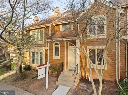 1106 Whitworth Ct, Herndon, VA 20170-3520