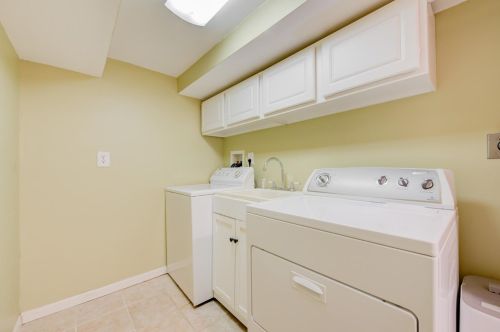 3780 Drake Ave, Cincinnati OH  45209-2150 exterior