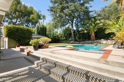 2347 Caracas St, Glendale CA  91214-3004 exterior