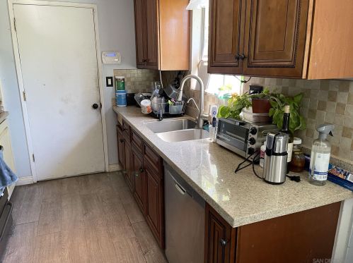 573 Gold Dr, Oceanside, CA 92057-4327