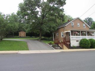 433 Howard Ave, Ephrata, PA 17522-2116