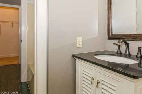 852 Edgewood Gln Dr, Valpo IN exterior