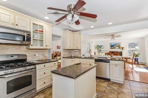 97 Roosevelt Ave, Paterson NJ  07506-0015 exterior