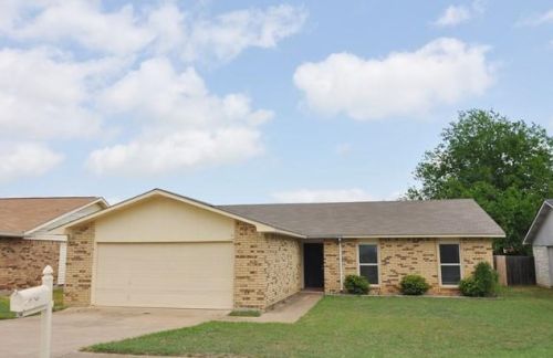 4220 Sweetgum Way, Fort Worth TX  76133-7554 exterior