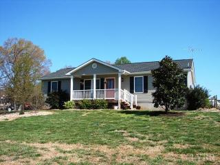 422 Moore Dr, Concord, VA 24538-3570