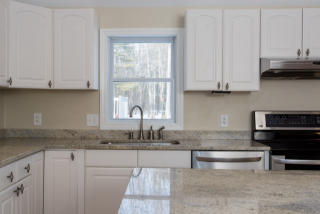 42 Crestview Ter, Stratham, NH 03885-2203