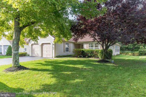 8 Ridgemont Ln, Lakehurst, NJ 08759-2973