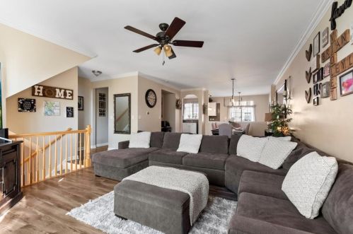 1458 Deer Pointe Dr, South Elgin, IL 60177-1331