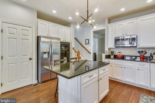 7742 Royal Sydney Dr, Gainesville VA  20155-2867 exterior