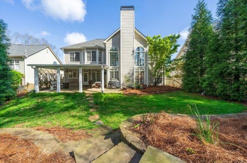 1075 Queensgate Dr, Smyrna GA  30082-6400 exterior