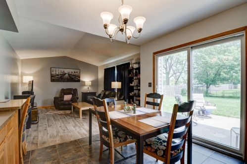 649 Sunrise Ct, Carol Stream IL  60188-1683 exterior