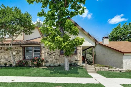 2043 Clubview Dr, Carrollton TX 75006-1703 exterior