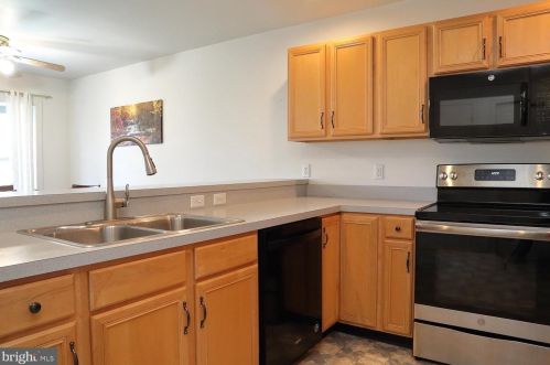 17 River Bend Park, Lancaster, PA 17602-1281