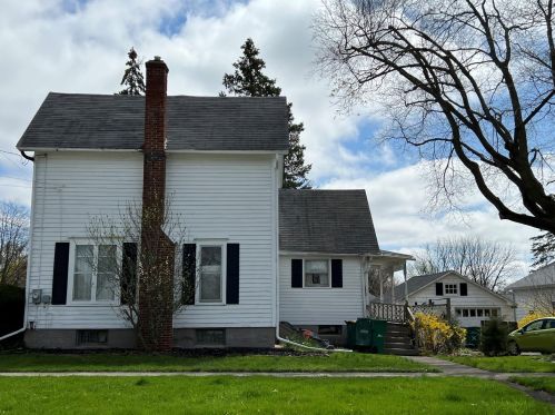 304 Sycamore St, Sycamore, IL 60178-1524