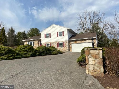 107 Spring Valley Dr, Berkeley Springs, WV 25411-6151