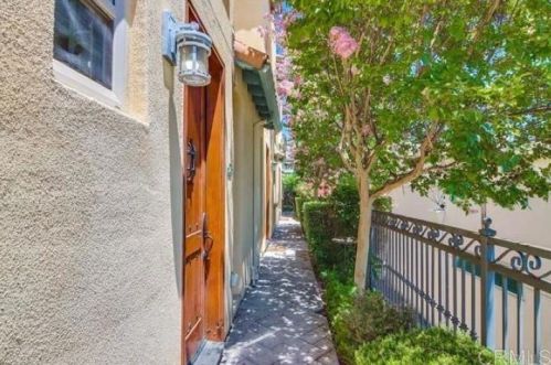 2247 3rd Ave, San Diego, CA 92101-2023