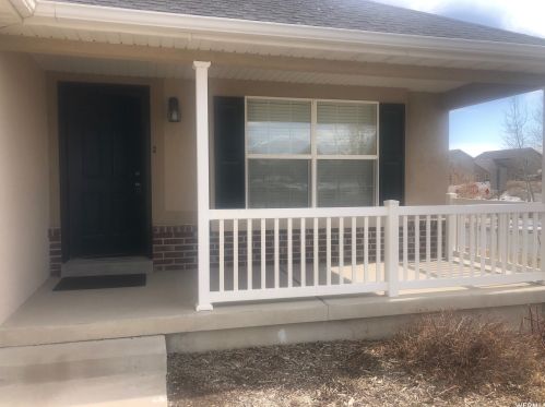 8517 Poison Oak Dr, Taylorsville, UT 84081-1864