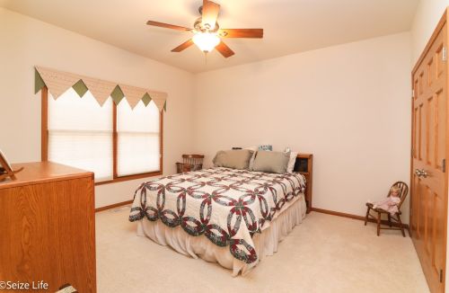 307 Schmidt Dr, Pingree Grove IL  60140-8273 exterior