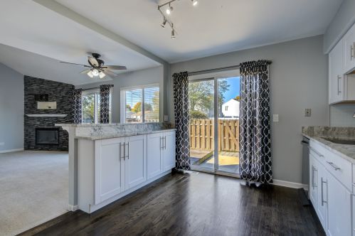 552 Alton Ct, Carol Stream IL  60188-9212 exterior