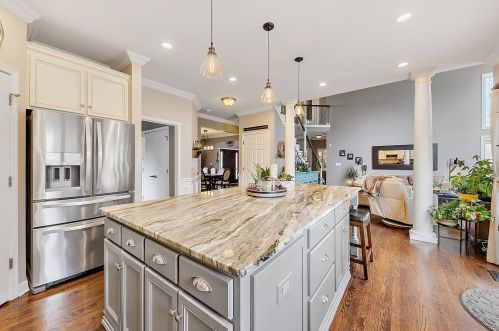 5528 Bergamot Ln, Naperville, IL 60564-4988