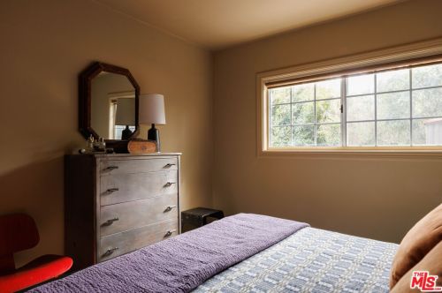 1330 Columbia Dr, Glendale CA  91205-3504 exterior