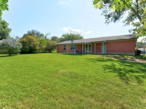 5621 Wedgworth Rd, Fort Worth TX  76133-2806 exterior
