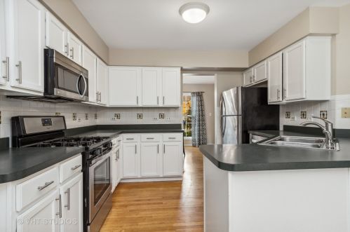 504 Sharon Ln, North Aurora, IL 60542-9066