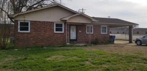216 8th St, Trenton, TN 38382-2812