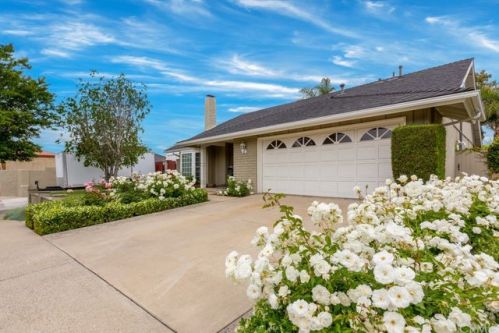 5362 Yorkshire Dr, Cypress, CA 90630-3733